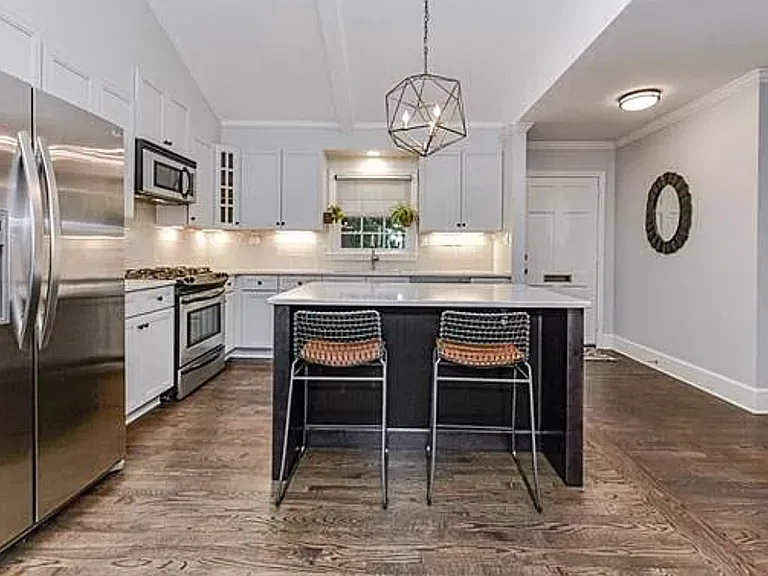 1700 Tamworth Dr — Photo 4