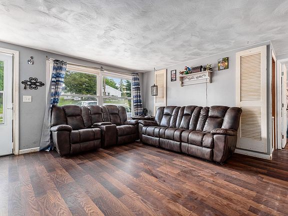4th image of 405-407 N Granville St