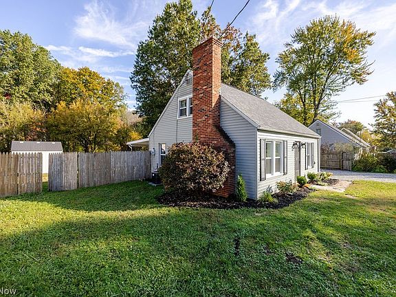 5th image of 2239 Lake Rd