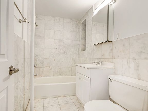 5th image of 348 W 47th St #3CC