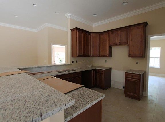 3rd image of 236 Coral Dr SW