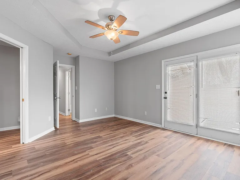 305 Spring Valley Ln — Photo 16