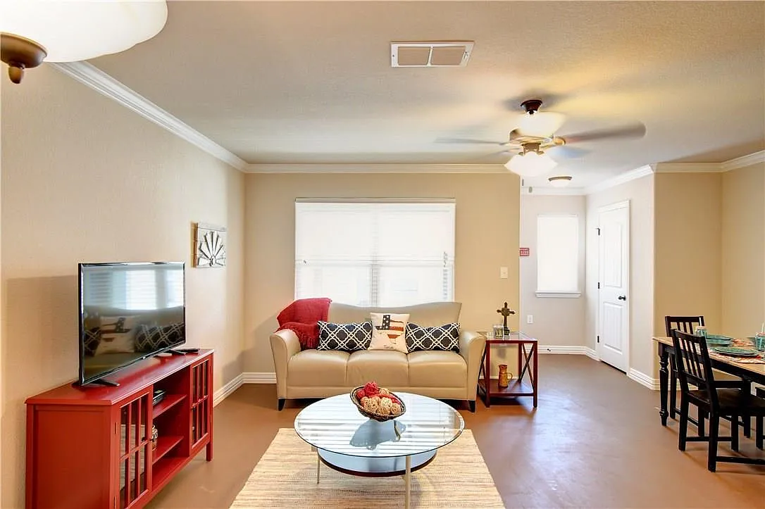 3 bed, 1358 sqft, $750 — Photo 4