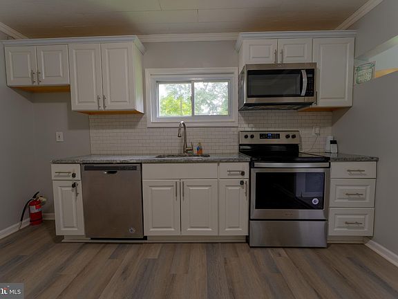 5th image of 105 Castle Heights Ave