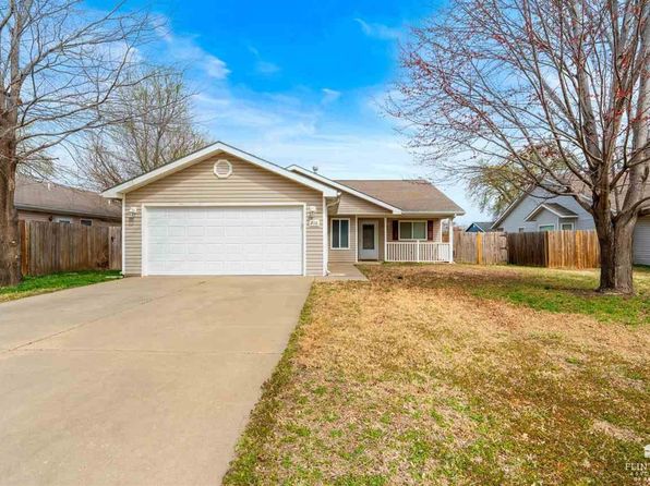 206 E 15th St, Junction City, KS 66441