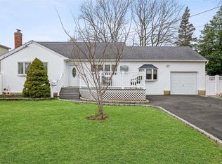 182 E 6th St, Deer Park, NY 11729