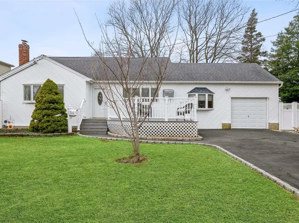 182 E 6 Street, Deer Park, NY 11729
