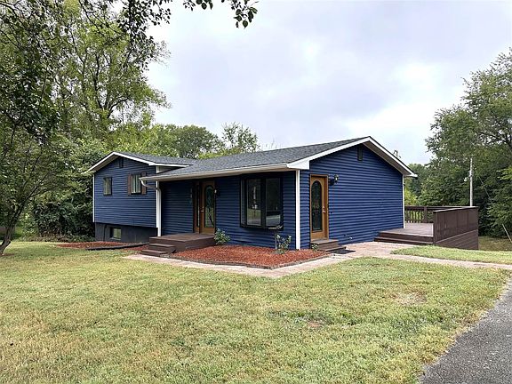 3rd image of 140 Claypool Boyce Rd