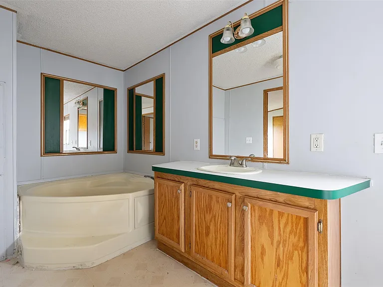 360 Shady Oaks #A — Photo 17