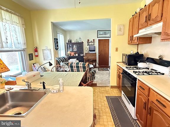 4th image of 505 Ryers Ave