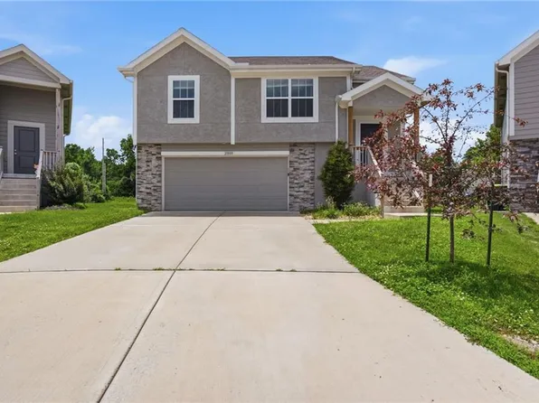 21808 Southcreek Rd, Peculiar, MO 64078