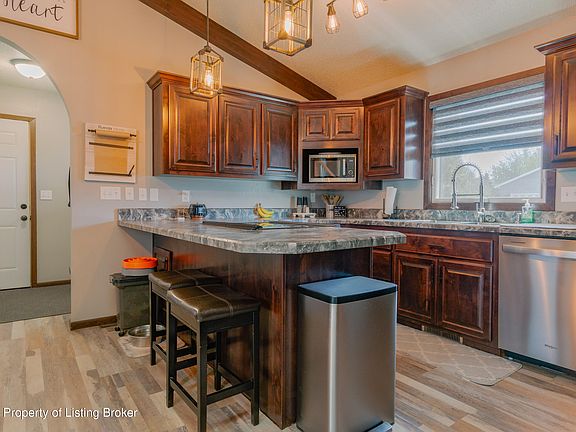 4th image of 865 13th St E
