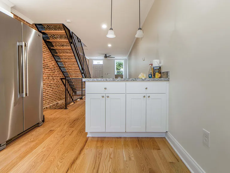 333 S Conkling St #A — Photo 8