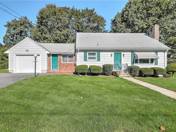 25 Fiske Ave, Cumberland, RI 02864