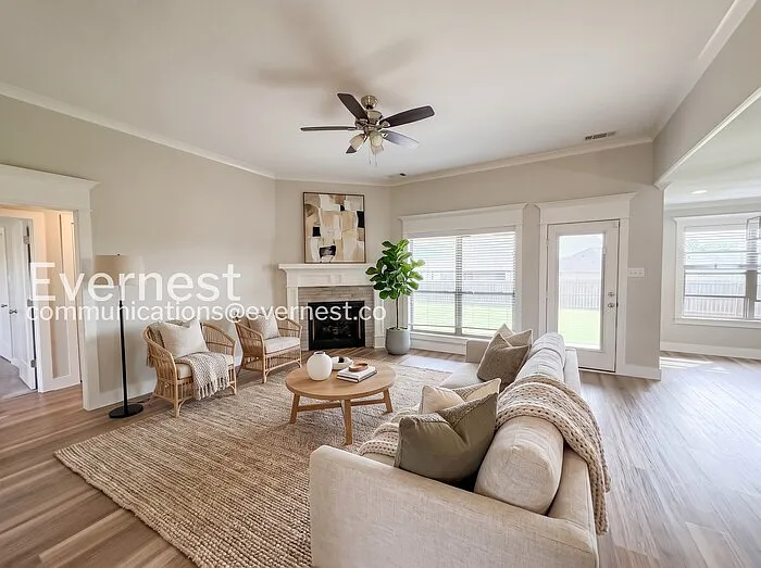 4 bed, 2.0 bath, 1700 sqft, $2,095 — Photo 3