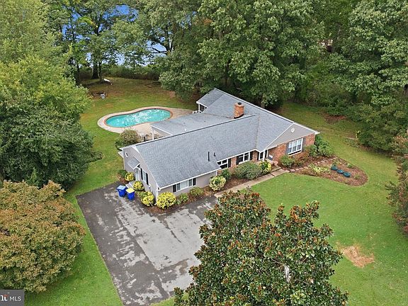 4th image of 225 Hickory Ridge Dr
