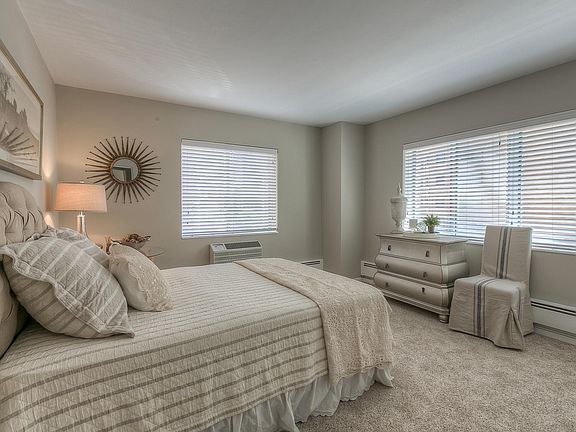 5th image of 4821 Roanoke Pkwy APT 403