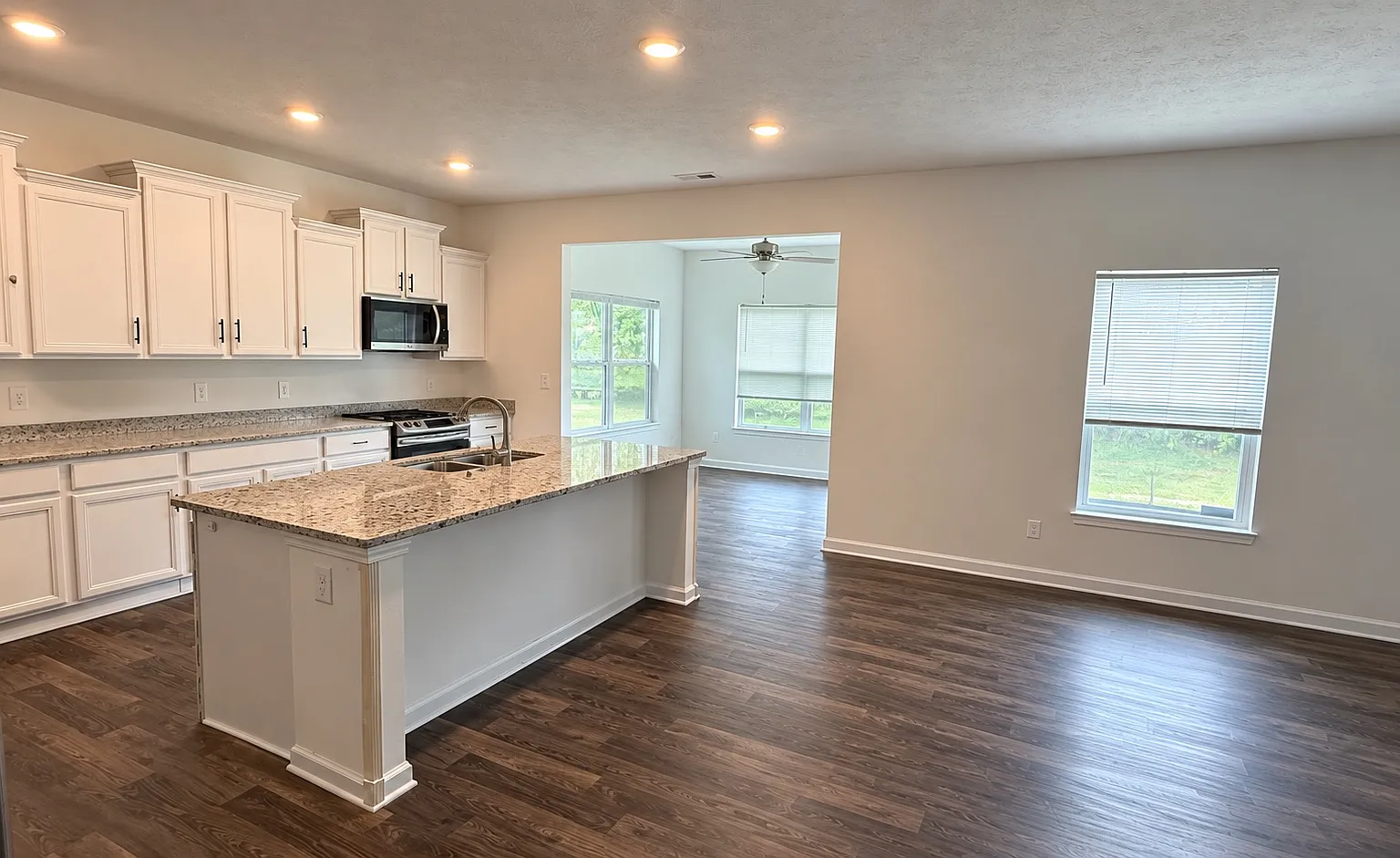 4 bed, 2.5 bath, 2964 sqft, $3,000 — Photo 4