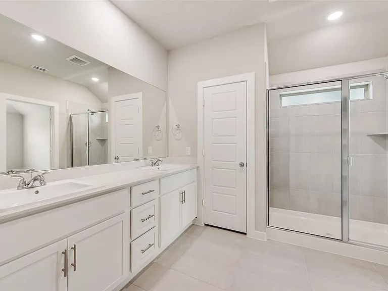 704 Summerberry Dr — Photo 9