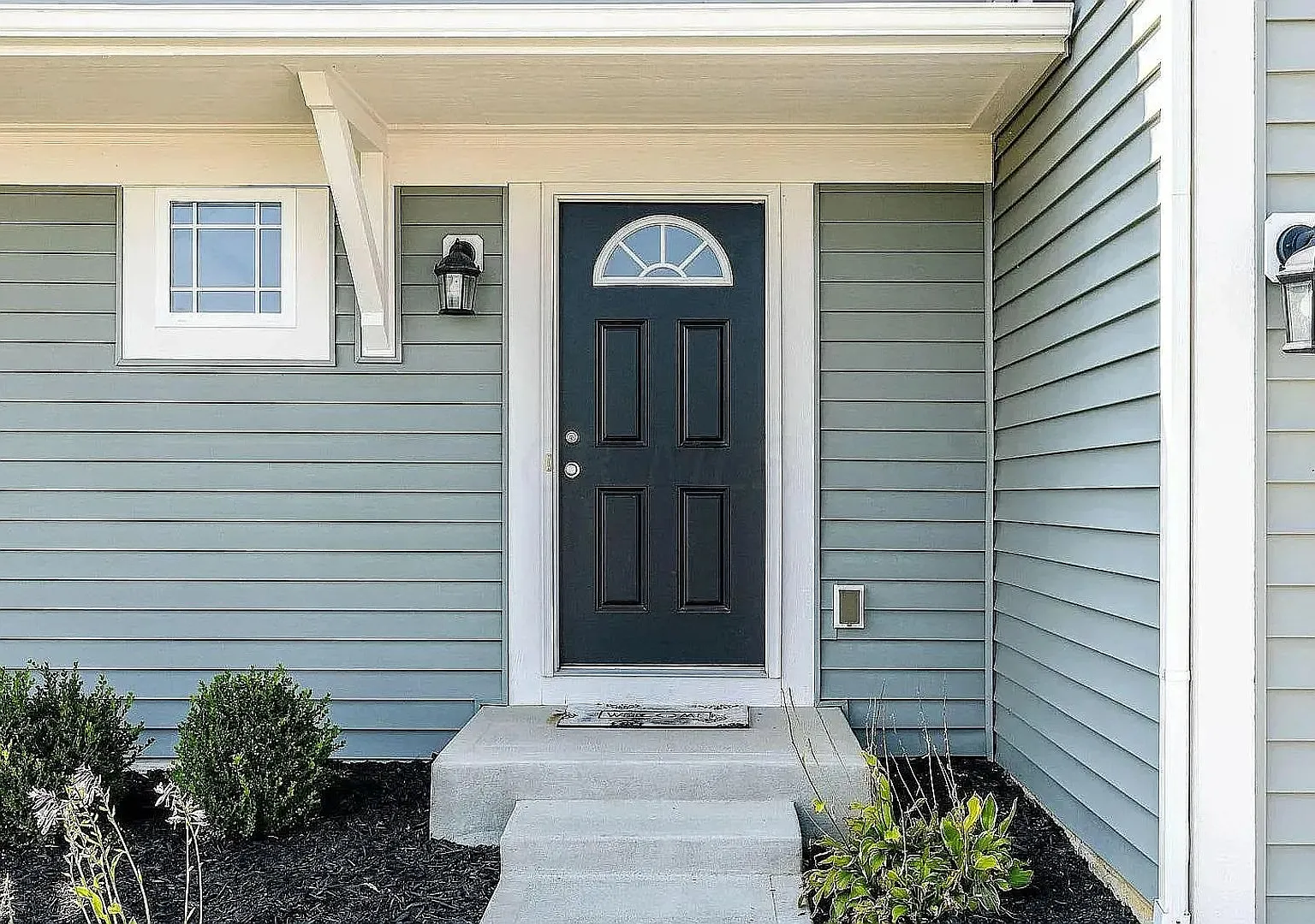 Beautiful Home For Rent in Royal Elm Neighborhood! * Showings begin on Sunday 09/27/26** — Photo 2