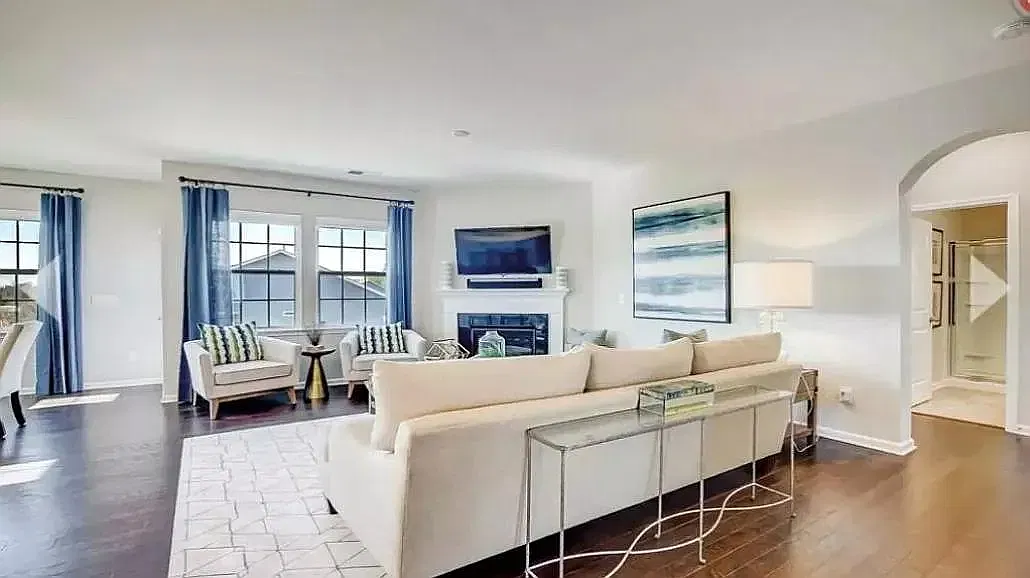 5 bed, 2712 sqft, $2,845 — Photo 4