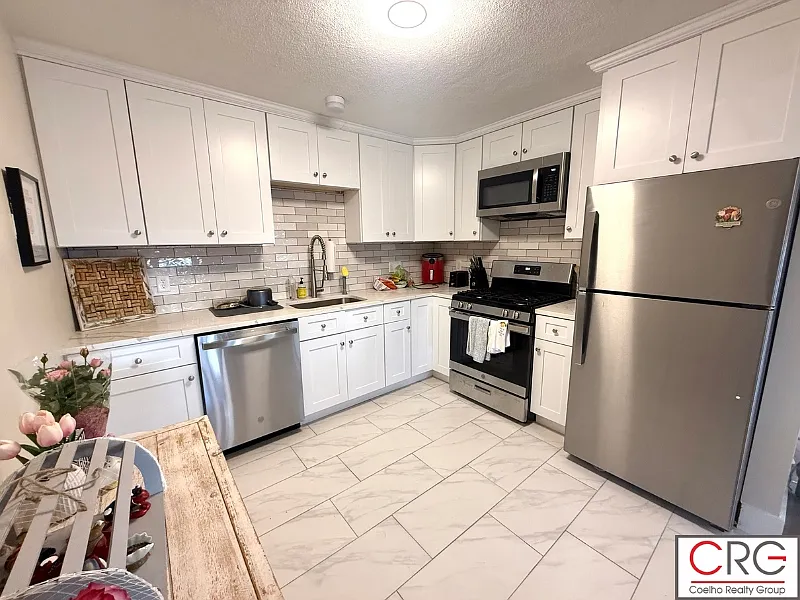2 bed, 900 sqft, $2,850 — Photo 3
