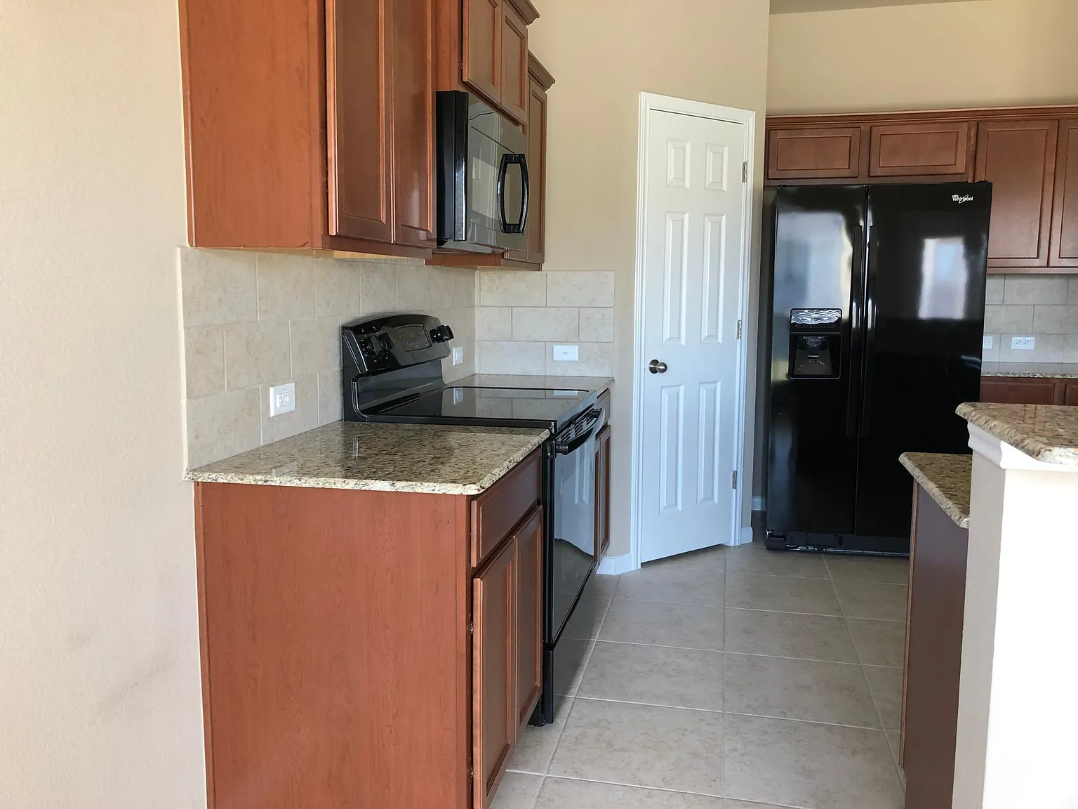 8024 Redbrush — Photo 3
