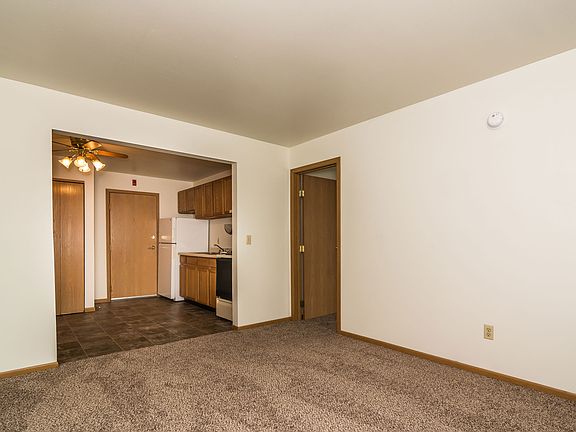 Amberwood Court Apartments ; Living Room