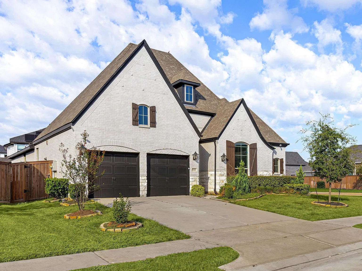 4 bed, 3.0 bath, 2248 sqft, $2,950 — Photo 2