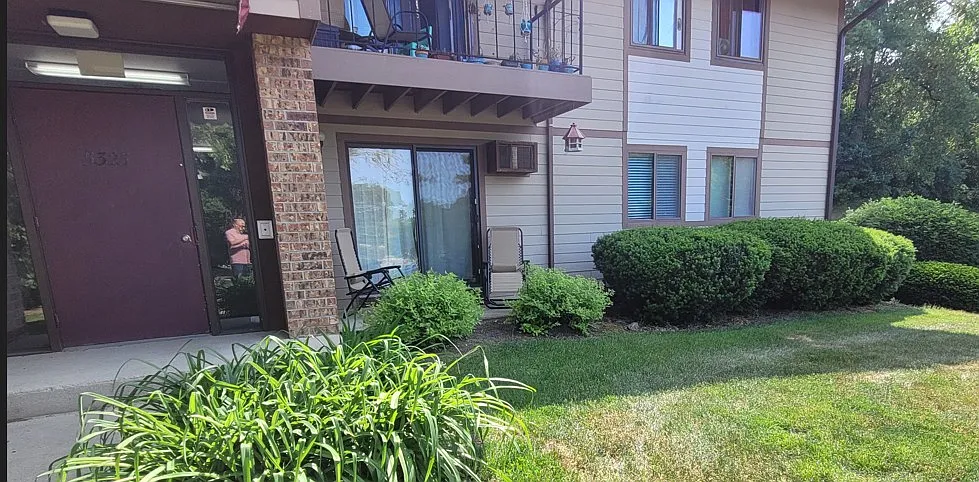 5325 Brody Dr — Photo 2
