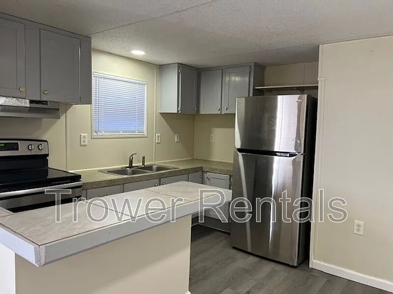 3 bed, 1.0 bath, 840 sqft, $1,400 — Photo 4