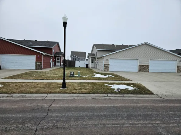 3293 62nd Ave S, Fargo, ND 58104