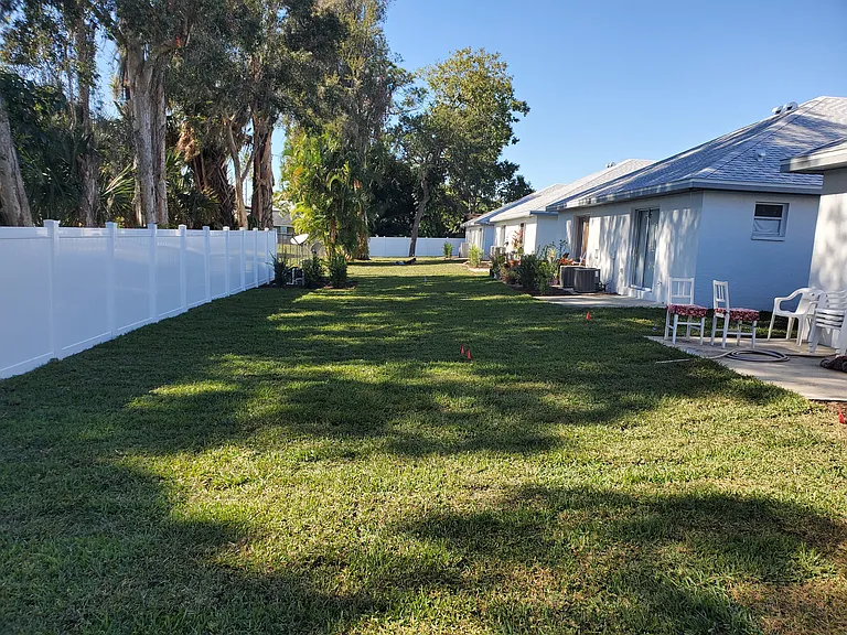 1910 Debbie St — Photo 14