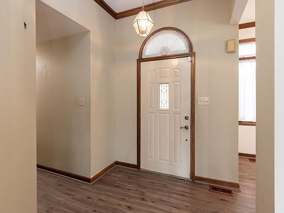 3rd image of 591 Claudius Dr