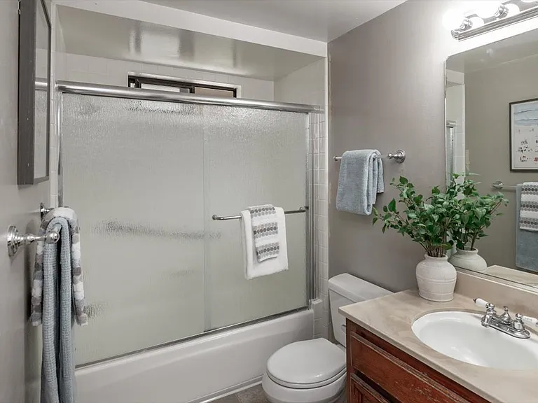 18948 Sara Park Cir — Photo 9