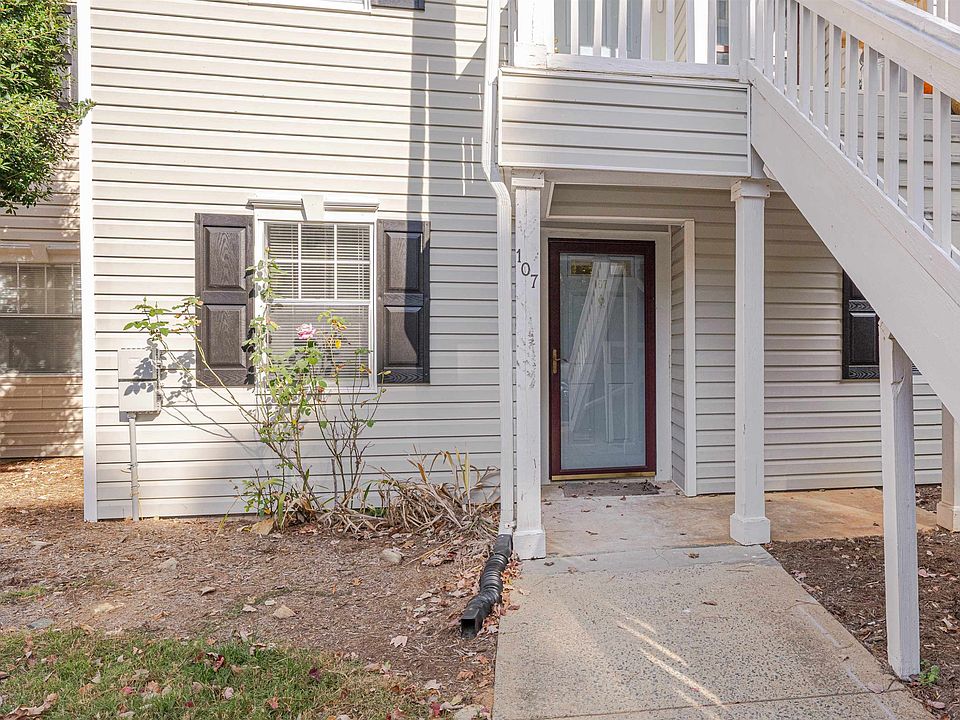 1st image of 107 Scott Ln #107