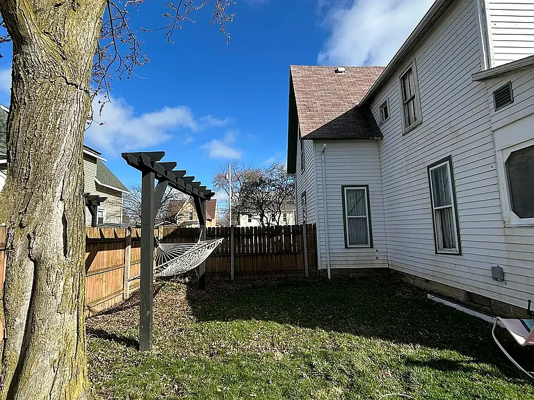 511 E 5th St #1 — Photo 23