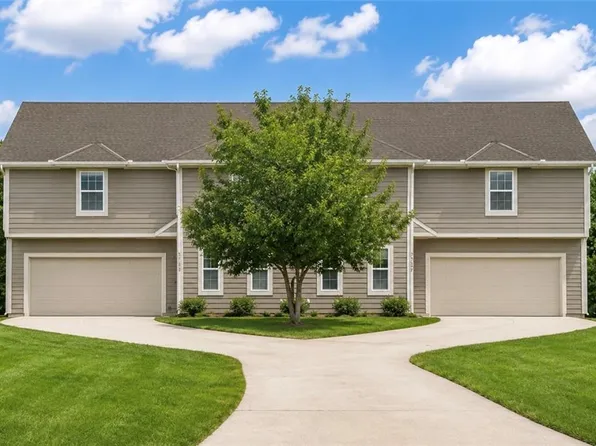 5133 Woodland Dr, Shawnee, KS 66218