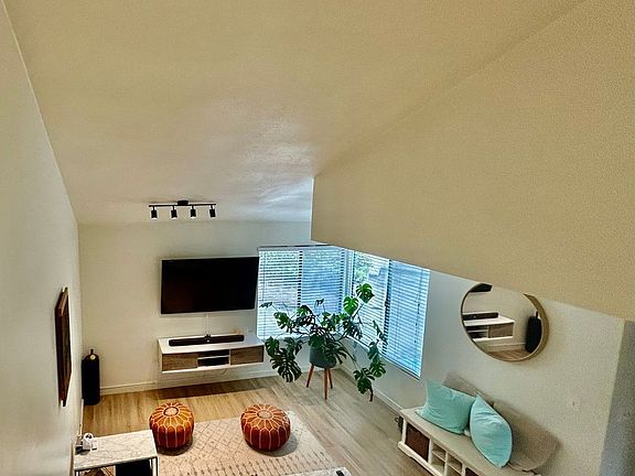 4th image of 620 W Hyde Park Blvd Unit 127