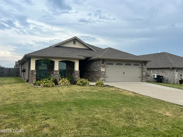 2220 Clark Ct, Joplin, MO 64804