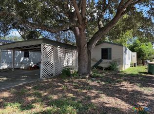 809 Blyth Rd, Victoria, TX 77904