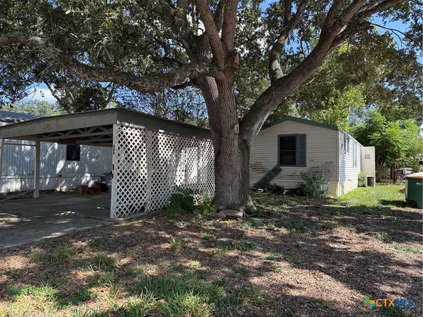 809 Blyth Rd, Victoria, TX 77904