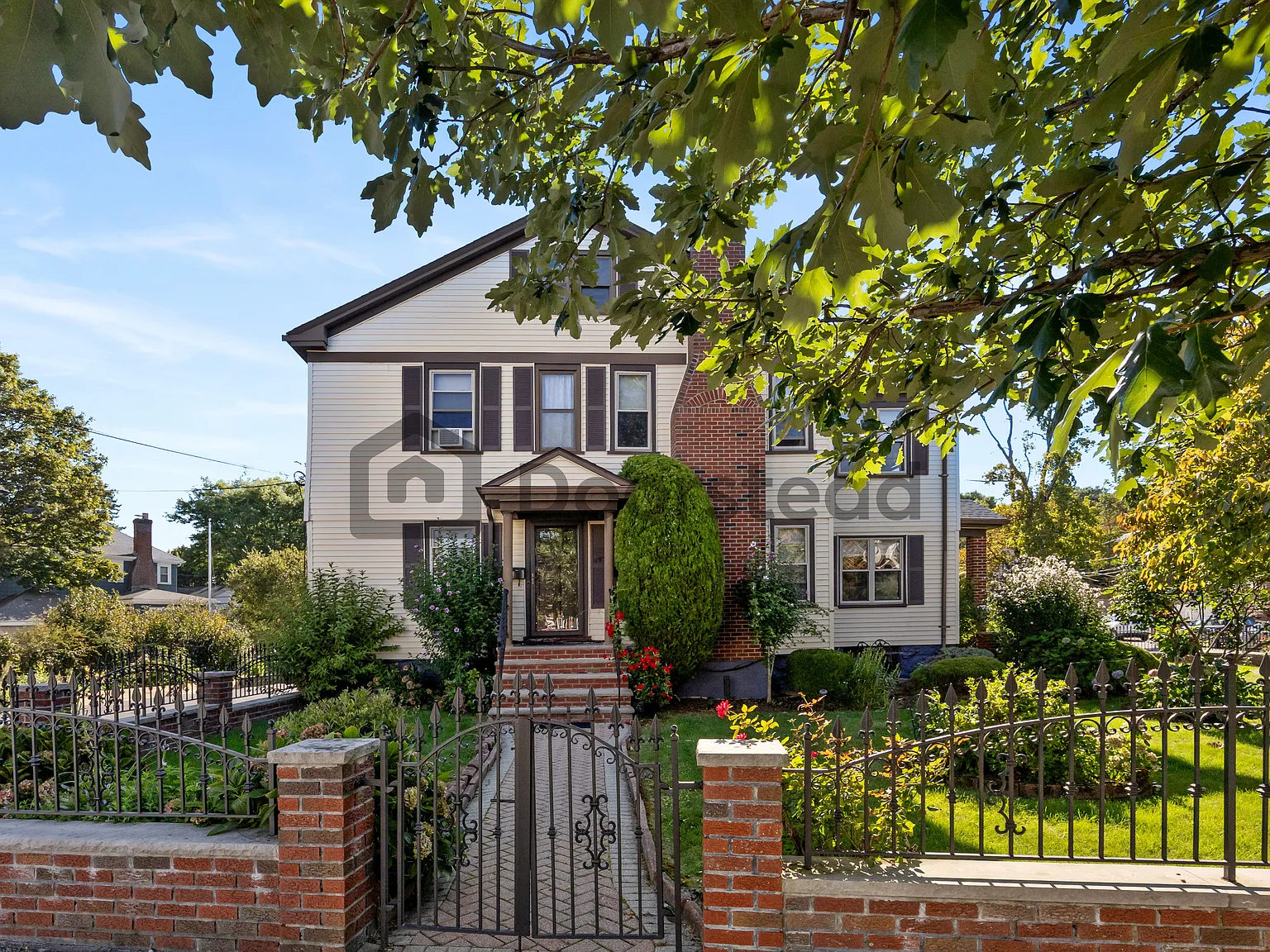 28 Churchill Ave — Photo 2