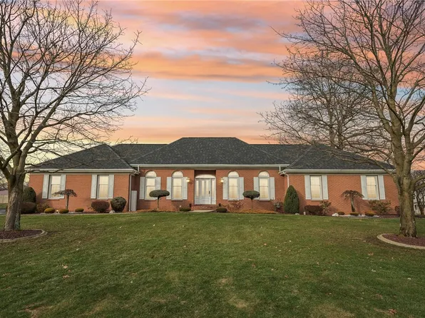 159 Blackstone Dr, New Castle, PA 16105