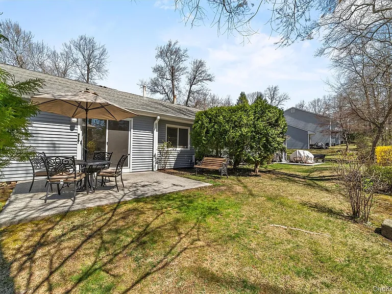 164 Carriage Ct #B — Photo 34
