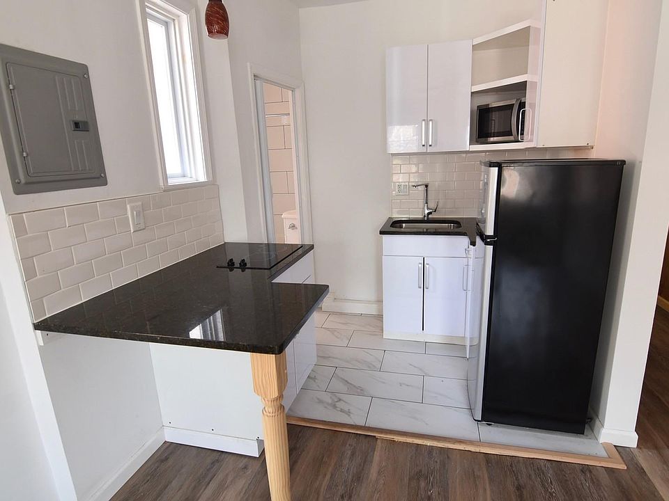 1st image of 220 Buckingham Pl #100