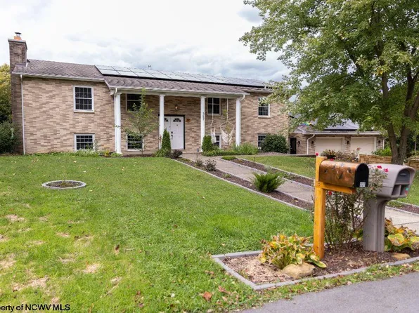 327 Morning View Ln, Bridgeport, WV 26330