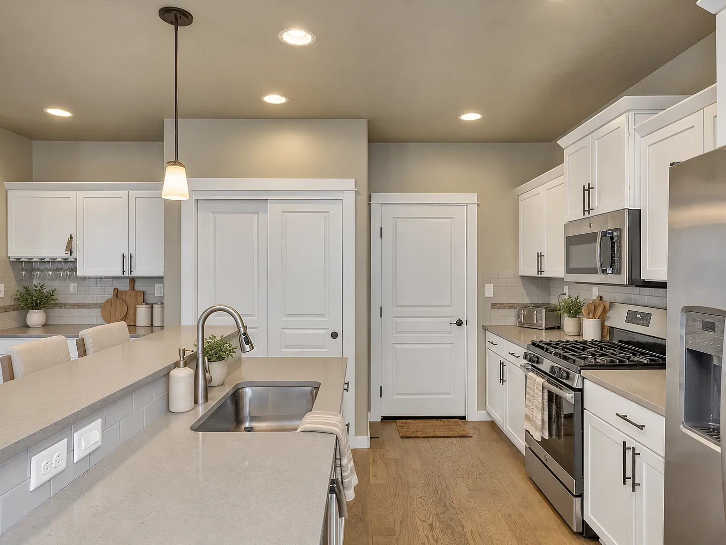 3 bed, 2.5 bath, 1743 sqft, $2,495 — Photo 4