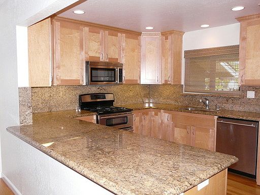 5th image of 1047 Lorraine Dr