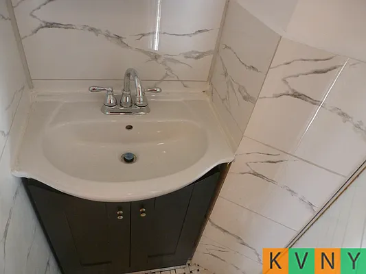 Rented by KVNY Soho | media 29